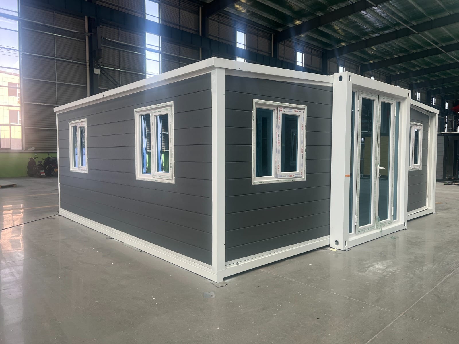 Casa modular inteligente de acero galvanizado: se despliega en el terreno y queda funcionando el mismo día.