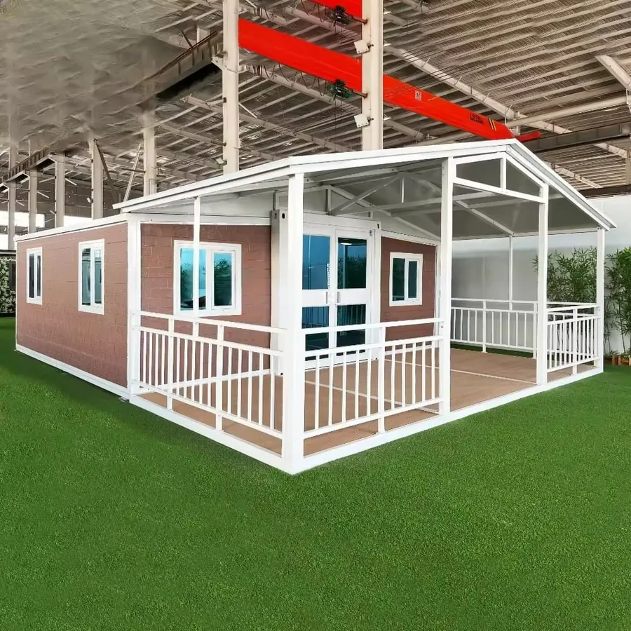 Casa modular de una planta con galería techada y baranda, revestimiento tipo ladrillo