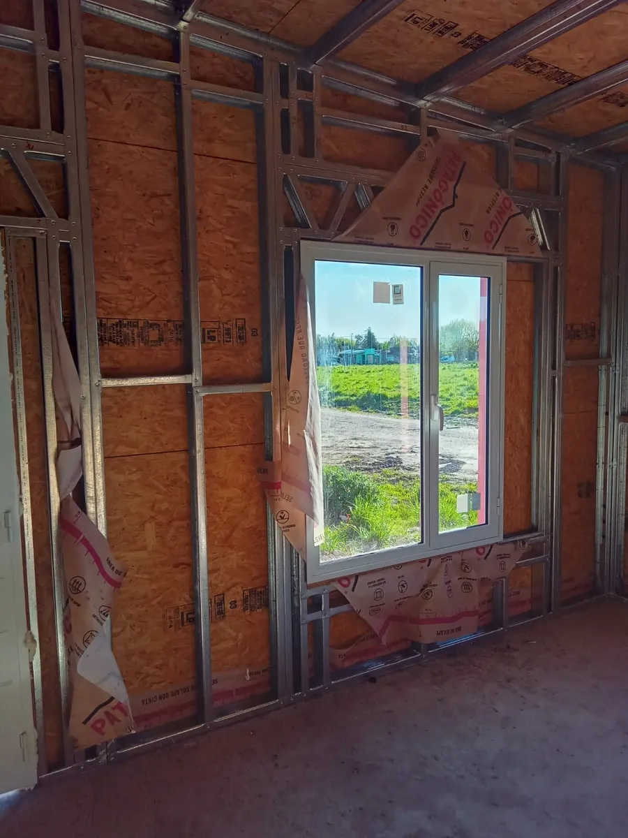 Entramado de acero galvanizado con placas de OSB, en una obra de 30 m²